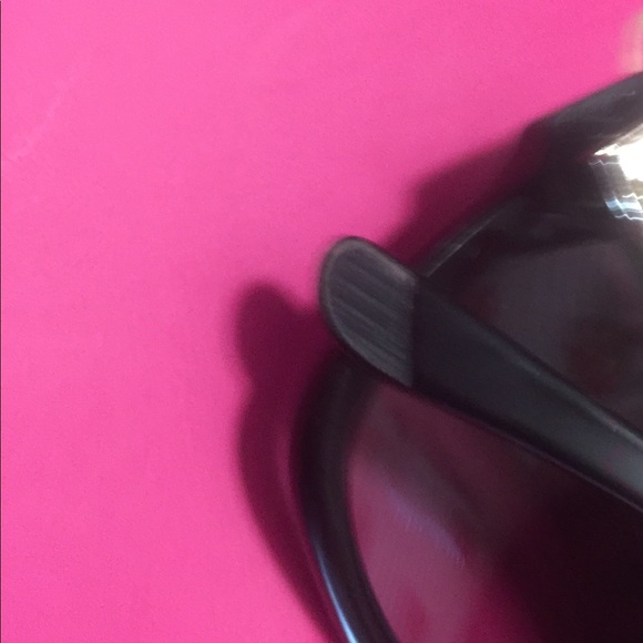 Juicy Couture Gold Chain Sunglasses 😎 - Picture 8 of 10